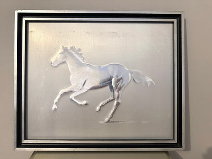 Metal bas-relief signed Cassinari Vettor – Galloping horse – 55x45 cm