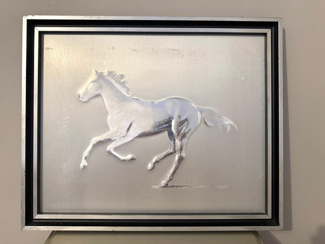 Metal bas-relief signed Cassinari Vettor – Galloping horse – 55x45 cm