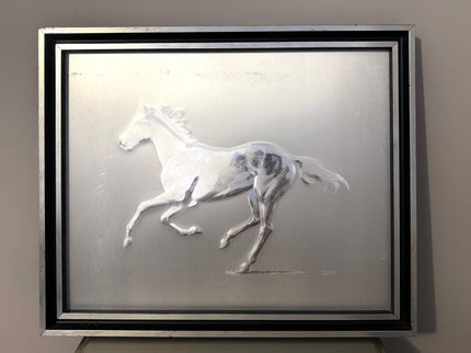 Metal bas-relief signed Cassinari Vettor – Galloping horse – 55x45 cm